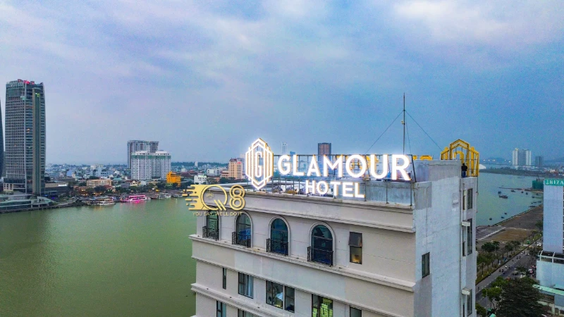 Bảng Hiệu Rooftop Glamour Hotel – Dự Án Q8 Laser