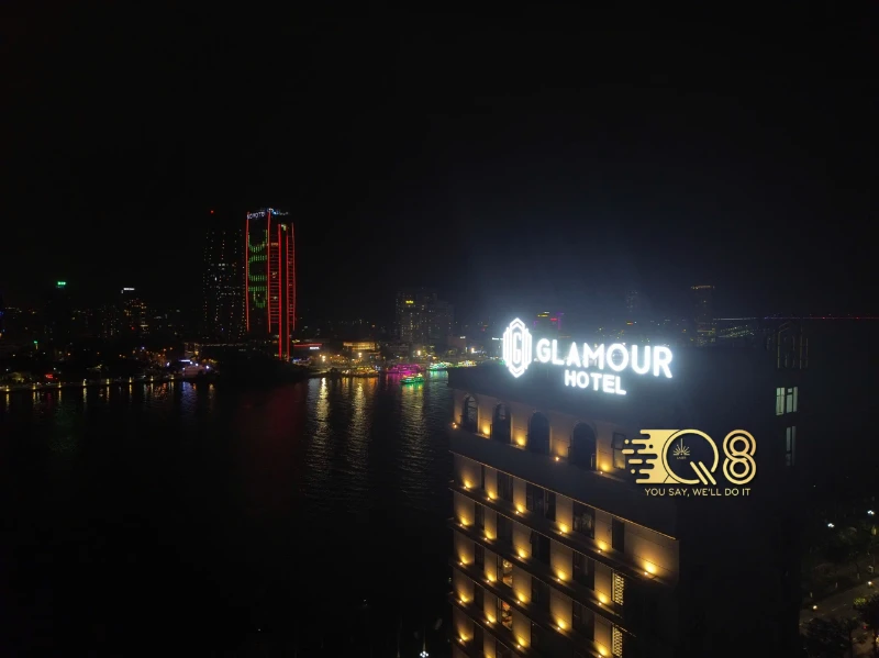 Bảng Hiệu Rooftop Glamour Hotel – Dự Án Q8 Laser
