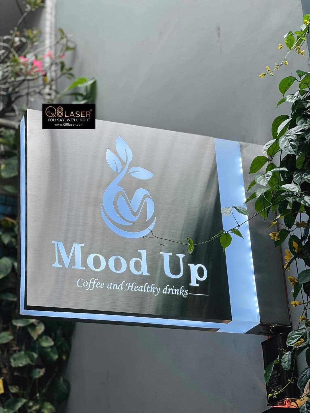 Hộp đèn ngoài trời in nổi đứng rõ ràng