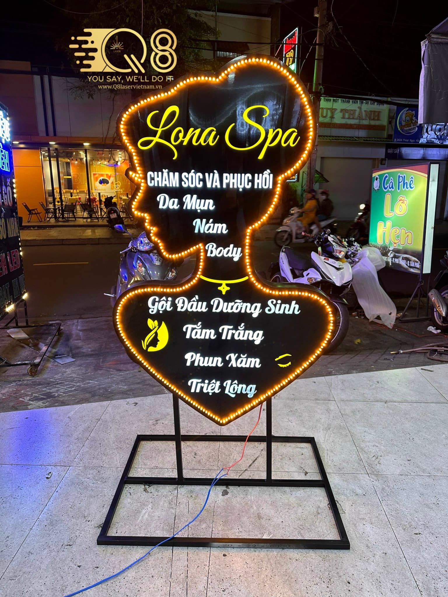 Hộp đèn quảng cáo ngoài trời sử dụng led tiết kiệm điện