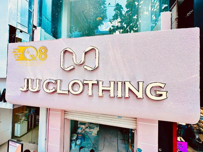 Biển hiệu JU CLOTHING tông hồng - Thi công Q8 Laser