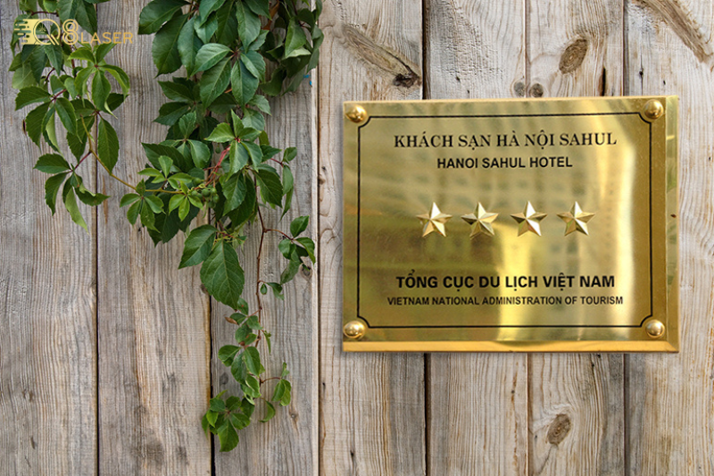 Làm bảng hiệu inox ăn mòn theo yêu cầu, giá tốt.