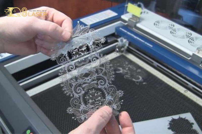 Lưu ý khi cắt mica tại Quận Bình Tân