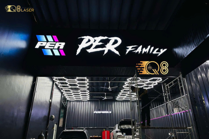 Mẫu biển quảng cáo mica chữ nổi sắc nét