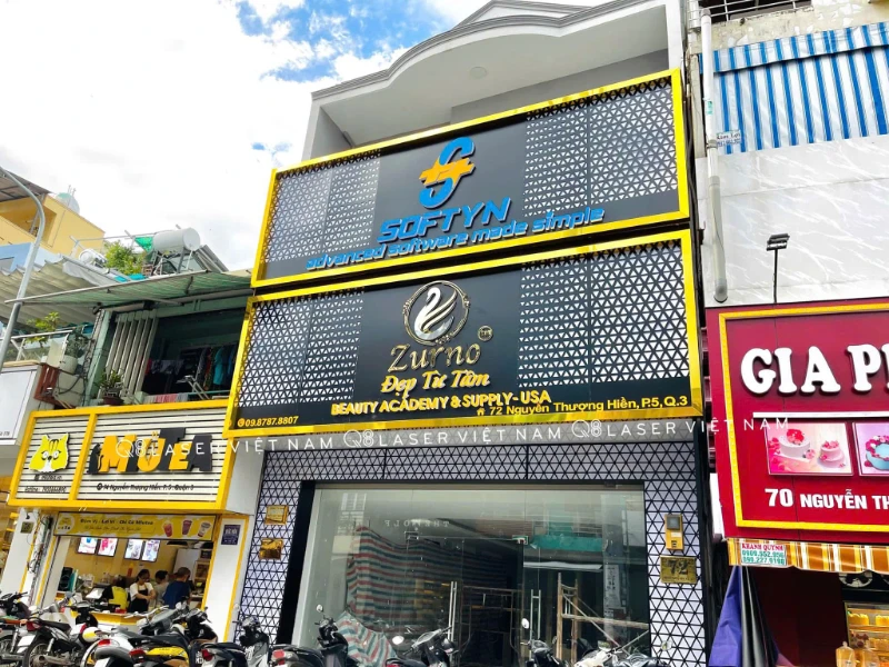 Biển hiệu mặt tiền SOFTYN & ZURNO – Thi công Q8 Laser Việt Nam