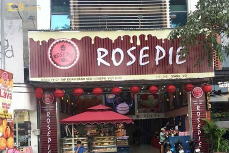 Bảng hiệu bánh kem thiết kế nổi bật mặt phố