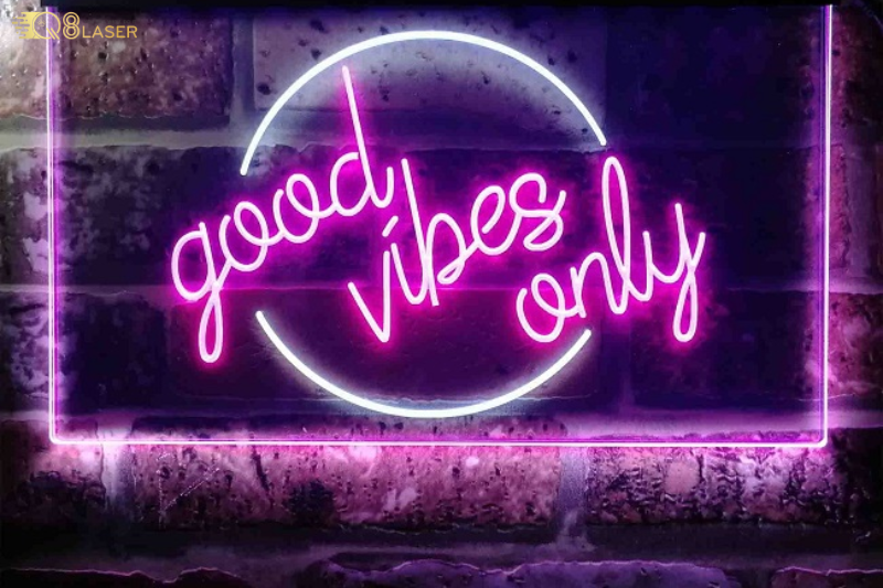 Bảng hiệu chữ dạ quang độc đáo, thu hút