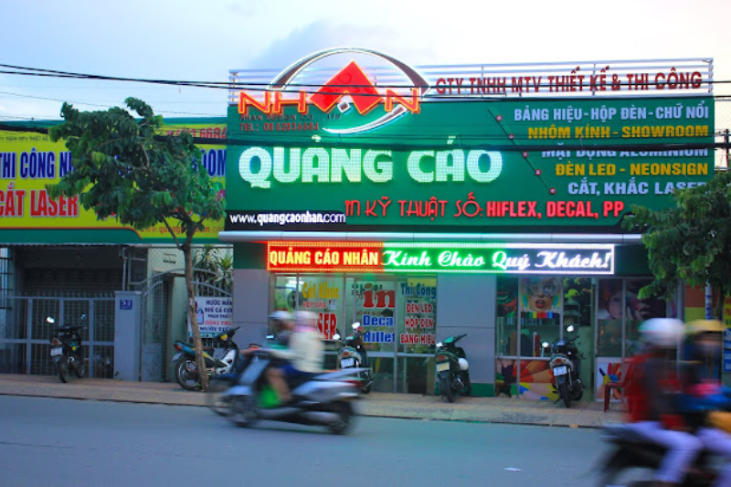 Bảng hiệu chữ nhôm kết hợp nhôm kính