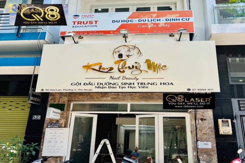 Bảng hiệu gội đầu nhẹ nhàng, dễ ghi nhớ