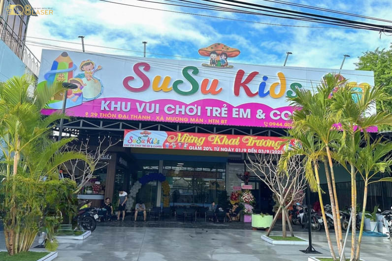 Bảng hiệu khu vui chơi trẻ em rõ ràng