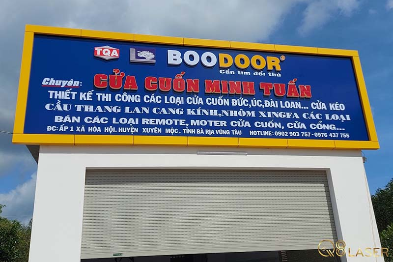 Biển hiệu nhôm kính gắn mặt tiền