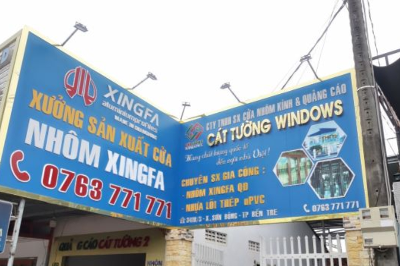 Bảng hiệu nhôm kính mặt dựng