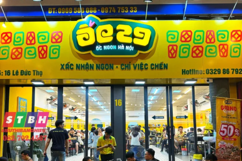 Bảng hiệu ốc thiết kế đơn giản, dễ thi công, chi phí hợp lý.