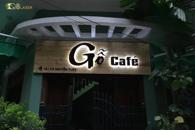 Bảng hiệu quán cafe đẹp, hài hòa với mặt tiền
