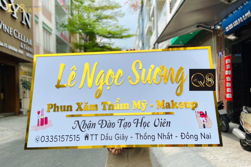 Bảng hiệu quảng cáo phun xăm rõ ràng