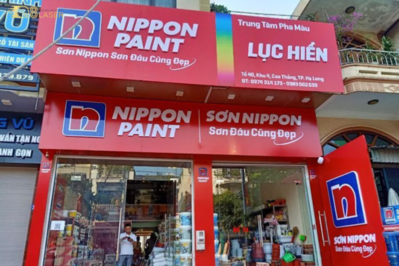 Bảng hiệu sơn thiết kế gọn gàng, dễ đọc.