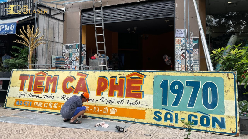 Bảng hiệu thời xưa mang đậm dấu ấn Sài Gòn cũ