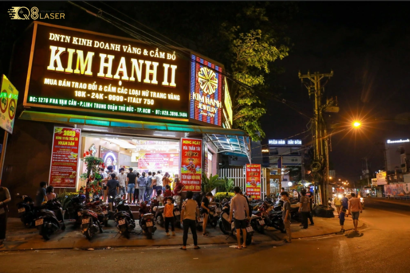 Bảng hiệu tiệm vàng đẹp, ánh sáng hài hòa