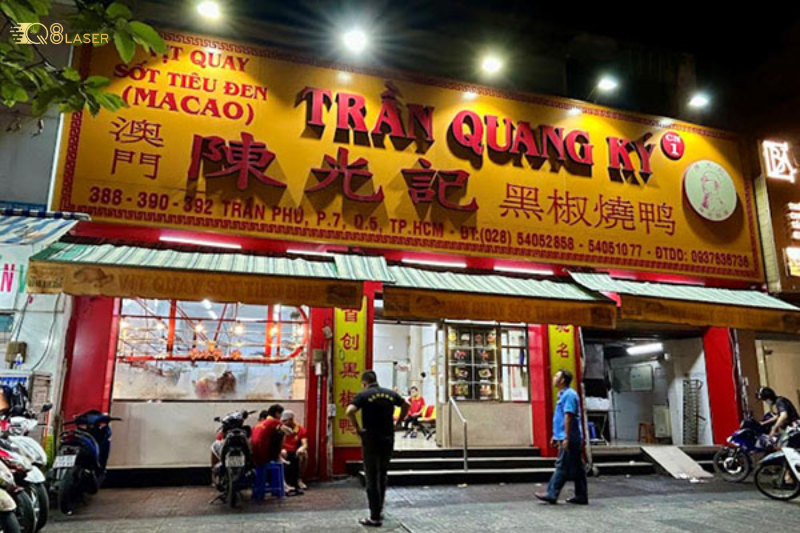 Bảng hiệu vịt quay dễ thi công, bền đẹp