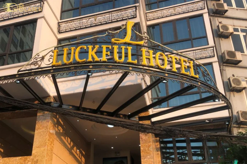 Bảng nhà nghỉ gọn gàng, phù hợp mặt tiền nhỏ