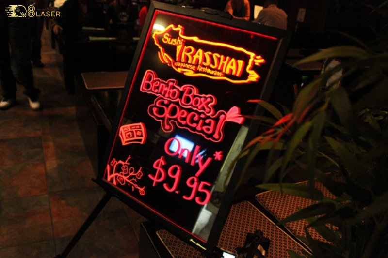 Bảng quảng cáo dạ quang thiết kế sáng tạo