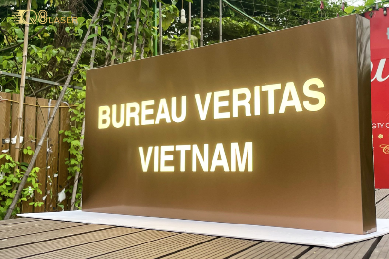 Biển âm bản hiện đại cho mặt tiền kinh doanh