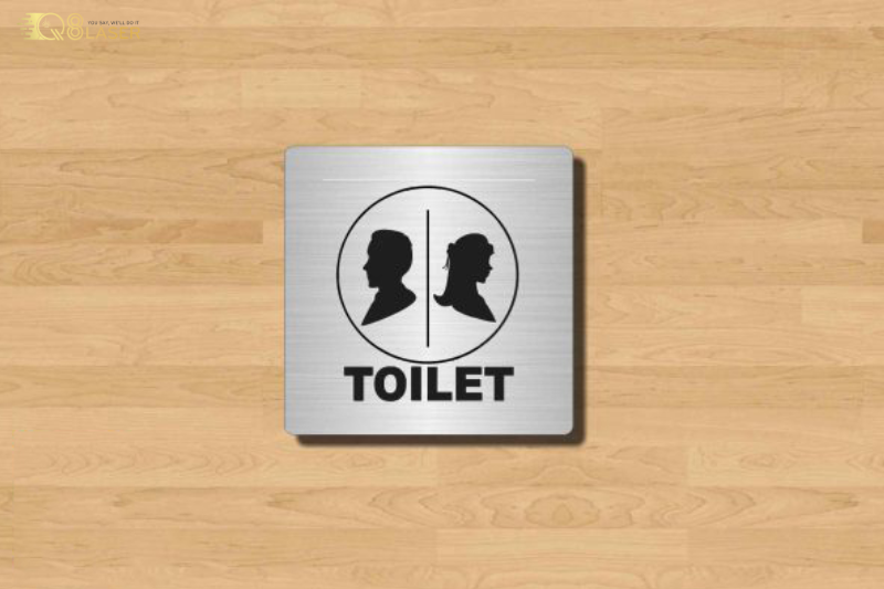 Biển báo toilet đẹp kết hợp biểu tượng toilet nam nữ mang tính thẩm mỹ cao.