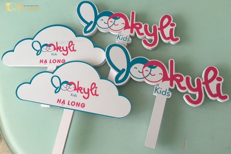 Biển cầm tay chụp ảnh sáng tạo