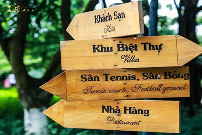 Biển chỉ dẫn khách sạn và văn phòng đồng bộ phong cách