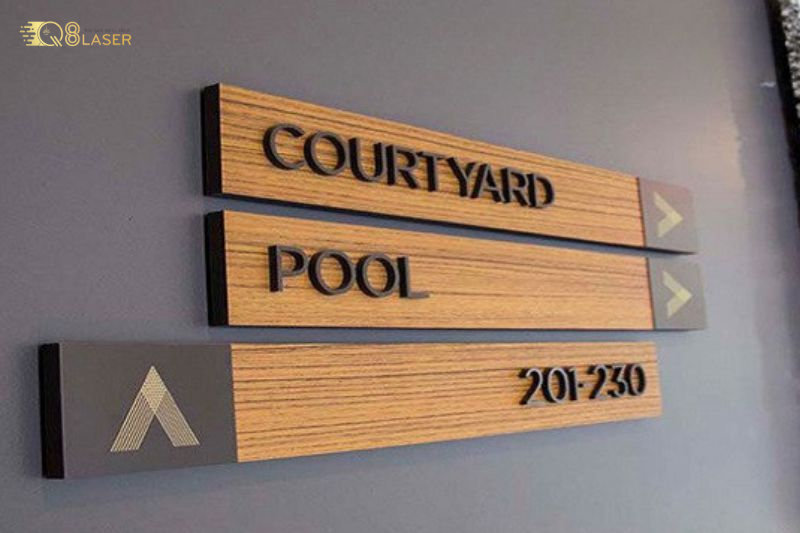 Biển chỉ dẫn văn phòng và thang máy bố trí khoa học