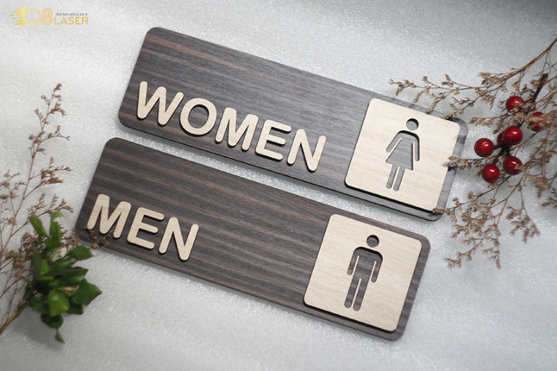 Biển chú ý trong nhà vệ sinh đi kèm bảng chỉ dẫn nhà vệ sinh đồng bộ.