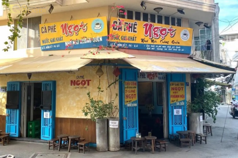 Biển hiệu ngày xưa gợi lại nhịp sống chậm