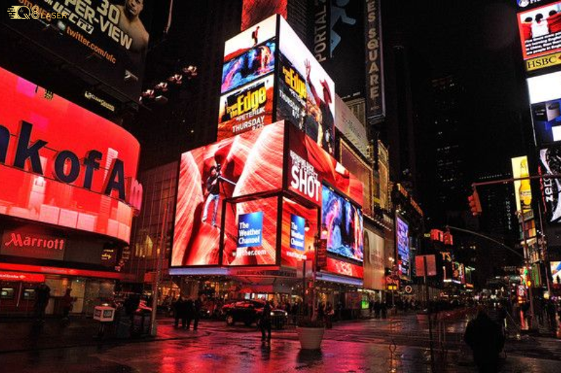 Biển hiệu ngoài trời chữ lớn, rõ nét