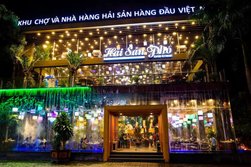 Biển hiệu quán ốc rõ ràng, hỗ trợ kinh doanh hiệu quả hơn.