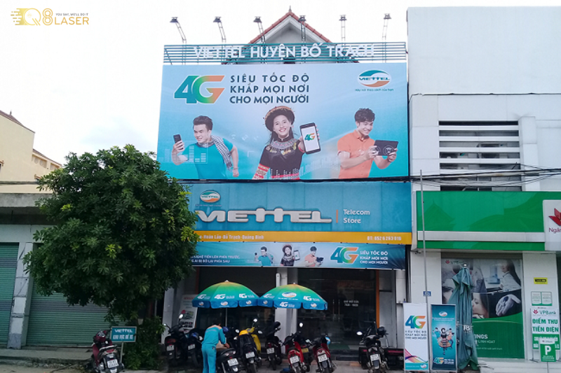 Biển hiệu Viettel tăng nhận diện cửa hàng.