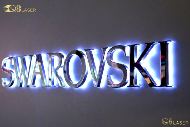 Biển hộp đèn âm bản sáng rõ cả ngày lẫn đêm