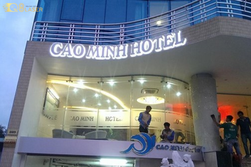 Biển nhà nghỉ đơn giản, dễ quan sát