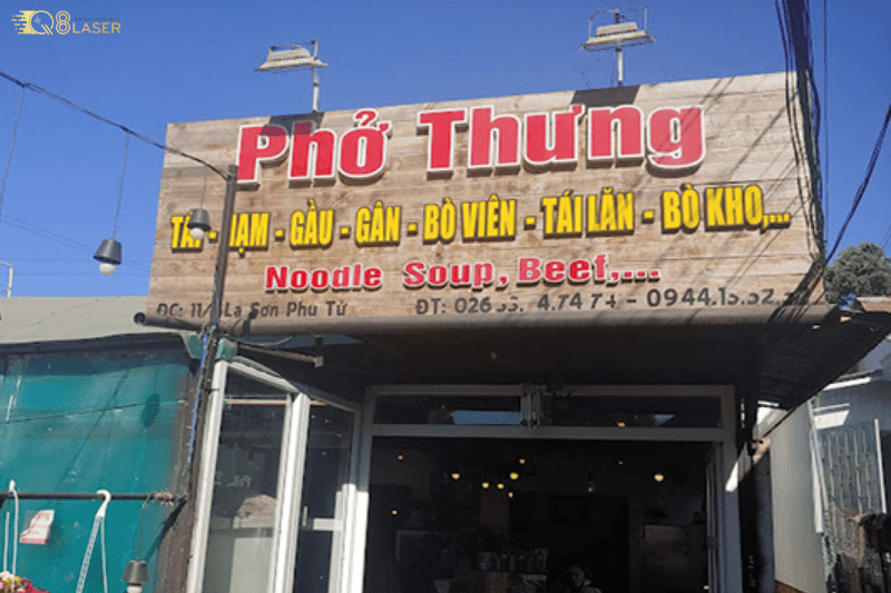 Biển phở bò truyền thống, đẹp mắt