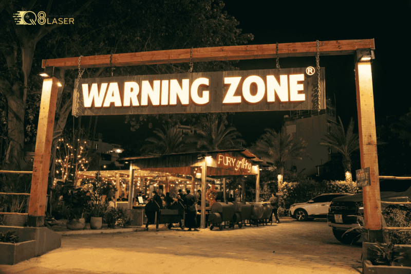 Biển quán nhậu đơn giản, rõ ràng, dễ nhìn ban đêm