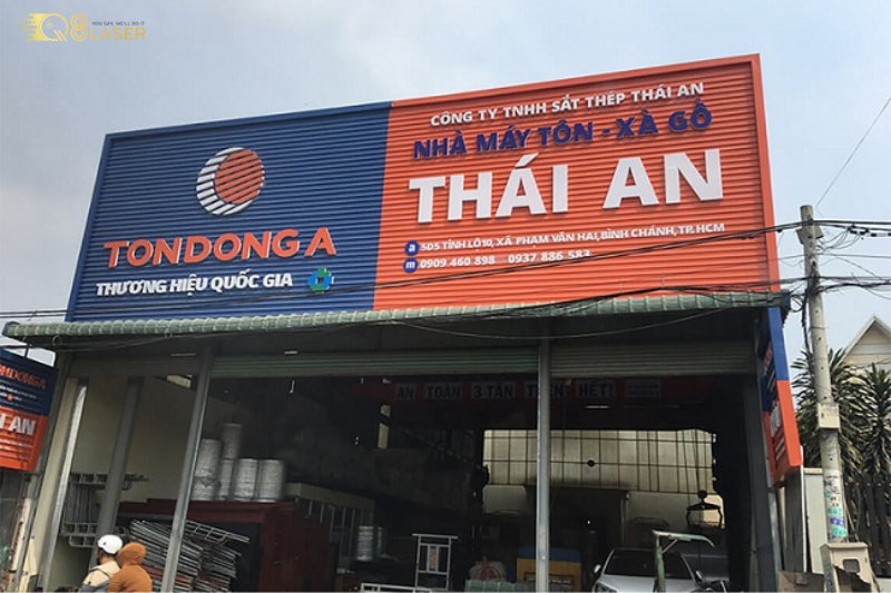 Biển quảng cáo bằng tôn phù hợp nhiều ngành nghề
