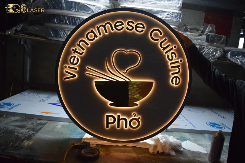 Biển quảng cáo gắn tường phù hợp nhiều mô hình kinh doanh