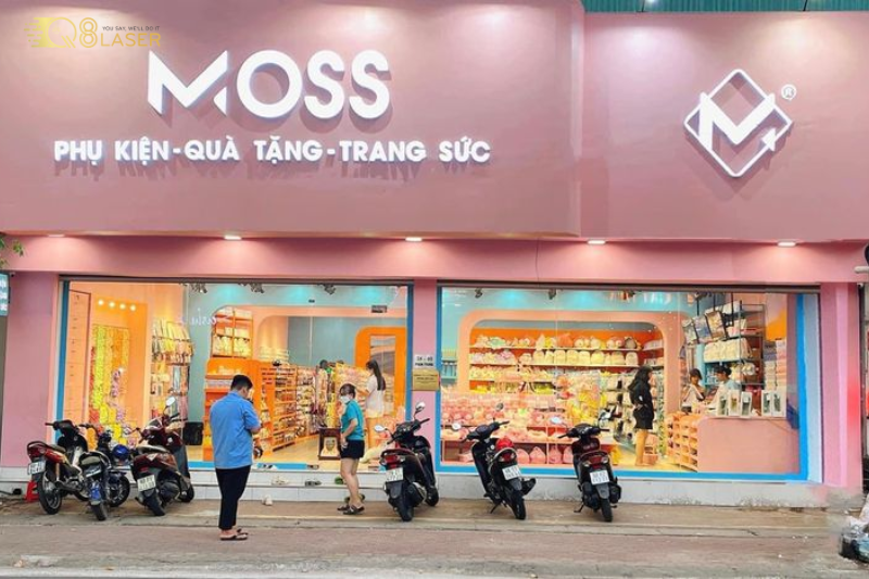 Biển quảng cáo màu hồng mang lại cảm giác thân thiện