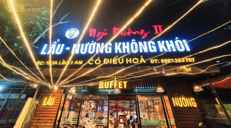 Biển quảng cáo quán lẩu thu hút ánh nhìn