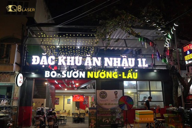 Biển quảng cáo quán nhậu giúp quán nổi bật giữa dãy phố