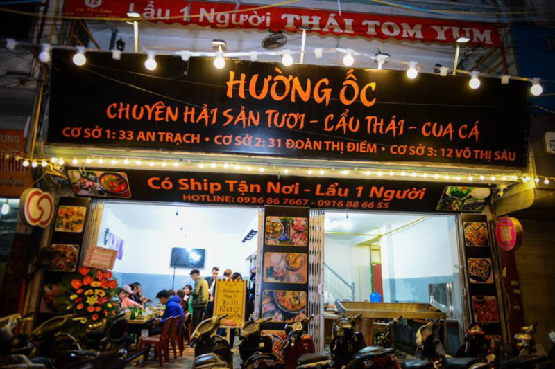 Biển quảng cáo quán ốc phù hợp cho quán vỉa hè và mặt bằng lớn.