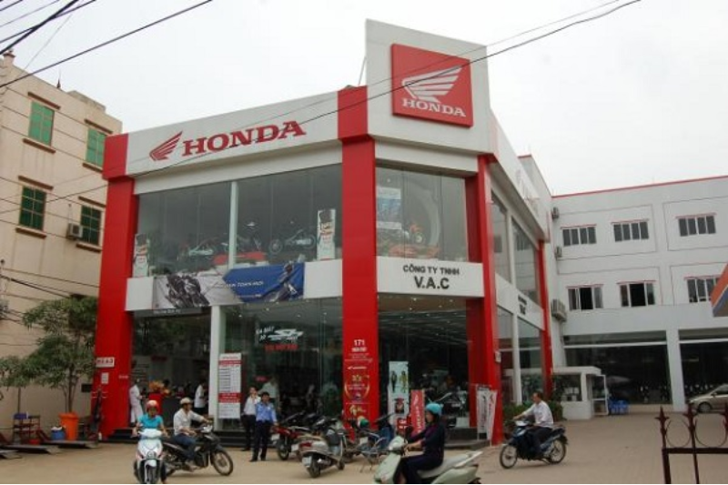 Biển quảng cáo sửa chữa xe máy thể hiện đầy đủ dịch vụ của tiệm.