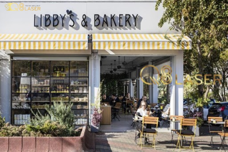 Biển quảng cáo tiệm bánh thiết kế theo yêu cầu