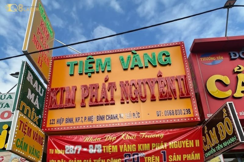 Biển quảng cáo vàng bạc đẹp, nổi bật ban ngày