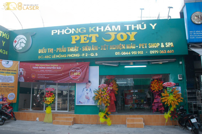 Biển thuốc thú y dễ nhìn từ xa.