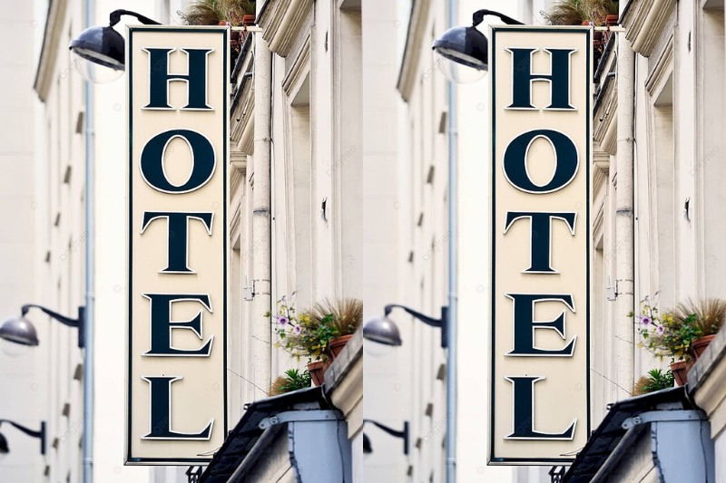 Biển vẫy khách sạn nổi bật cả ngày lẫn đêm